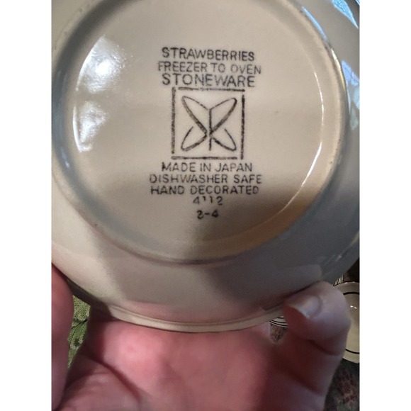 Sears Strawberries Stoneware 1971 20 Piece Set Complete. - Picture 2 of 5